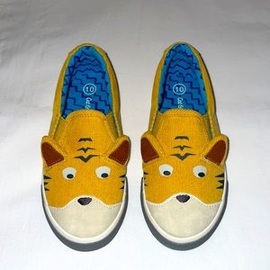 NWOT Cat & Jack Tiger Loafers